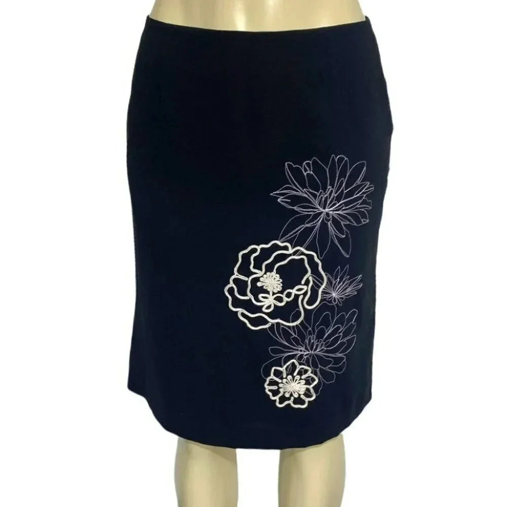 Charter Club Pencil Skirt‎ 8P Black Floral Embroidered Knee Length Side Slit